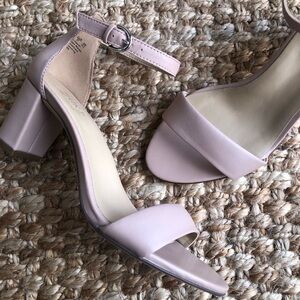 Naturalizer Vera Leather Mid Heel. Size 7